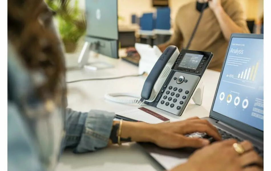 HP Poly Edge E220 IP-telefoon (82M87AA) - SynFore