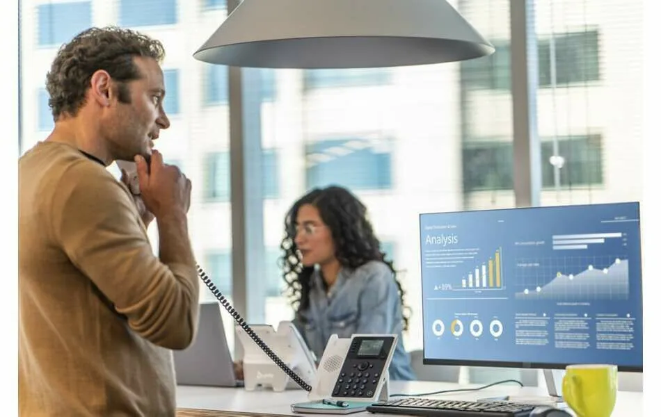 HP Poly Edge E220 IP-telefoon (82M87AA) - SynFore