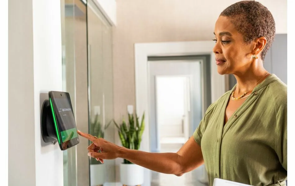 HP Poly Kits Wall Mount TC10 Black (874P8AA) - SynFore