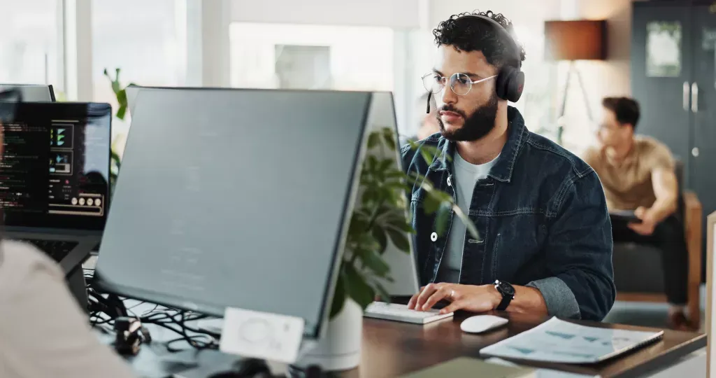 Yealink WH68 Hybrid met charging stand draadloze headset voor hybride werken en UC-platformen - SynFore
