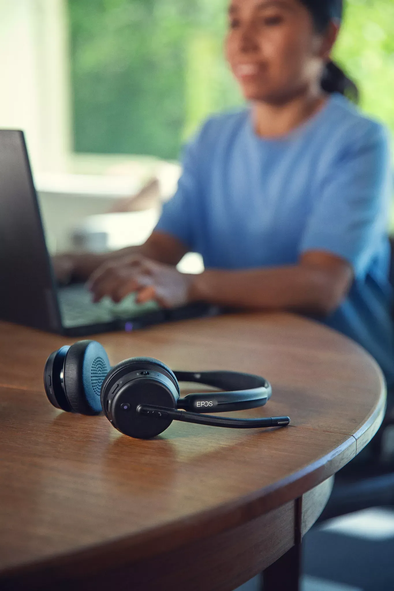 EPOS IMPACT 400 MS UC ANC WLC USB-C+A draadloze professionele stereo headset met Hybrid ANC en Microsoft Teams-certificering - SynFore